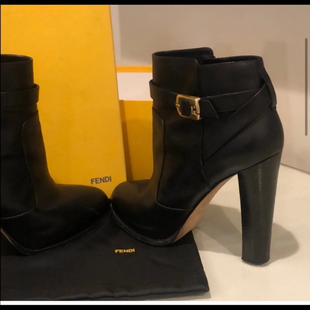 ❤️FENDI ANKLE BOOTS 🎉🥳 - Picture 8 of 11